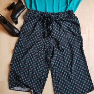 Torrid Geo Print Wide Leg Crop Selftie Pant